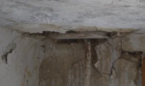 Атырауда апатты үй тұрғындары көшіруді талап етті