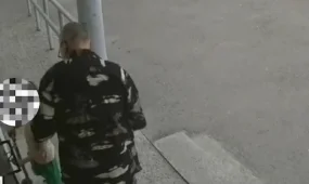 Павлодарда әкесі 8 жасар қызын үйден қуып жіберді