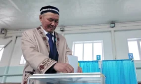 Герой труда Мурат Каражуманов проголосовал на Референдуме в СКО