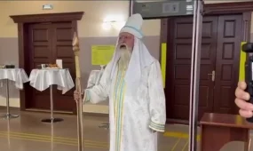 "Ерекше вайб": дауыс беруге ерекше образбен келгендер