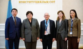 В Конституционном суде прошли встречи с международными наблюдателями референдума