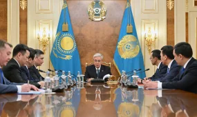 Президент жаңа Конституцияны іске асыру жөнінде жұмыс кеңесін өткізді