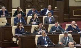 Зарплаты госслужащим будут повышать каждые три года