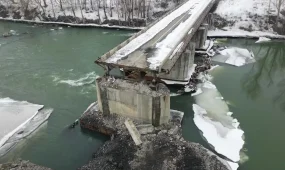 В Усть-Каменогорске начались работы по демонтажу рухнувшего в сентябре Шнайдеровского моста