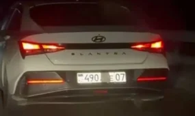 Жамбылда көлігінің нөмірін қағазбен жауып қойған жүргізуші ұсталды