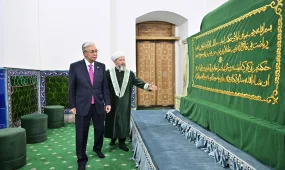 Президент Қасым-Жомарт Тоқаев Қожа Ахмет Ясауи кесенесіне зиярат етті