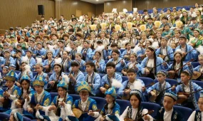 Полмиллиона детей по всему Казахстану одновременно исполнили народные кюи