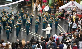 Музыканты Центрального военного оркестра поздравили казахстанцев с Наурызом в Астане