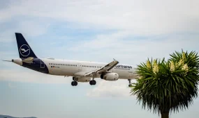 Авиасообщение под давлением: крупнейшие авиакомпании массово отменяют рейсы на Ближний Восток