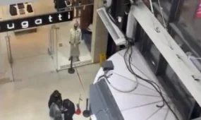 Подросток упал с высоты в ТРЦ Атырау