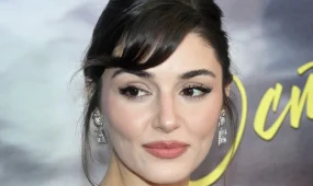 Суд выдал ордер на арест звезды турецкого сериала Ханде Эрчел