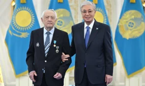 Президент Ерванд Ильинскийге «Қазақстанның Еңбек Ері» атағын тапсырды