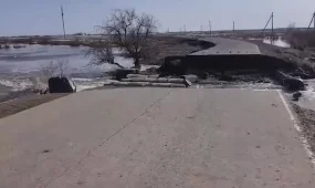В Павлодарской области вскрыли дорожное полотно из-за риска подтопления
