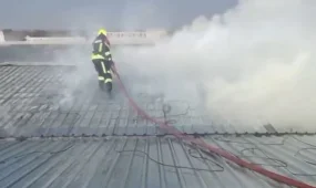 Крупный пожар произошел в строящемся здании в Алматы