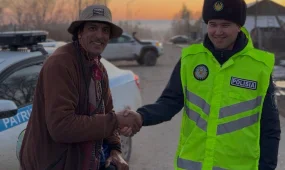 ШҚО-да полицейлер шетелдік велосаяхатшыға көмектесті