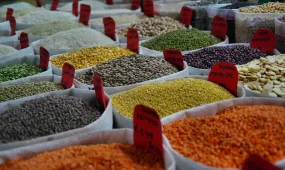 Опасность в пакете: ученые предупредили о рисках покупки круп на развес