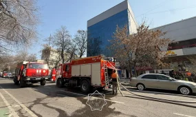 Алматыда түтін басқан ғимараттан 50 адам эвакуацияланды