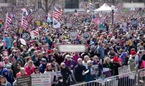 8 миллионов человек вышли на улицы США: они протестуют против администрации Трампа