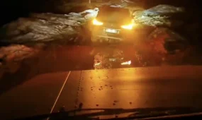 Талый снег затопил дороги: спасатели вызволили шесть человек из грязевой западни в Акмолинской области