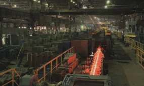 Павлодарда кран жүргізушісі 15 метр биіктен құлап, жарақат алды