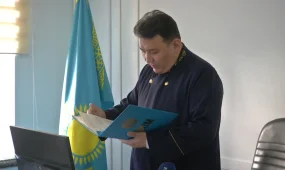 Қарағандыда 75 жастағы қарияның үйіне баса көктеп кіріп, тонап, мазақ еткен 8 жасөспірім сотталды