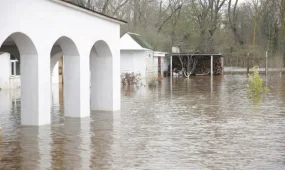 Әзербайжанда нөсер салдарынан болған су тасқыны Набрань туристік аймағын қиратты