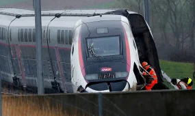 Поезд столкнулся с грузовиком во Франции: есть погибшие и раненые