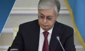 Глава государства наградил известных ученых