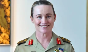 Аустралия тарихында тұңғыш рет армияны әйел басқарады