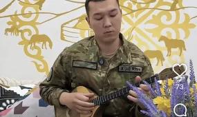 Нацгвардеец играет на 11 музыкальных инструментах