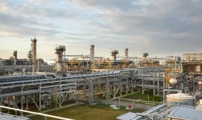Власти Казахстана требуют ускорить строительство газоперерабатывающего завода на Карачаганаке