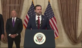 Трамп: «Ормуз бұғазын өзіміз бұғаттаймыз»