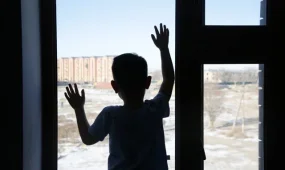 5 жасар бала терезеден құлап кетті