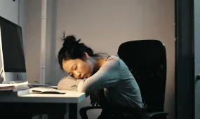 Сон вместо работы и месть начальству: скандалы с сотрудниками всколыхнули интернет