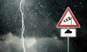 Град, бури, пожары: МЧС предупреждает о непогоде