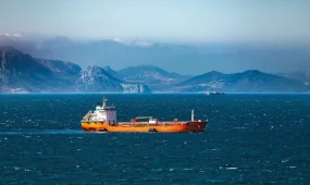 Ормуз бұғазында 20 кеме кері бұрылды