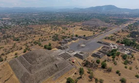 Одна туристка убита, 13 ранены при стрельбе на пирамидах в Мексике