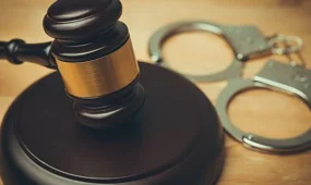 Астанада фельдшерді ұрған адам 1,5 жылға бас бостандығынан айырылды