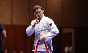 Казахстанский джитсер Нуржан Батырбеков завоевал золото Азиатских пляжных игр-2026 в Китае