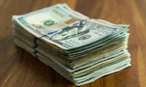 Курсы валют в Казахстане обновились - доллар и евро держатся на высоких отметках