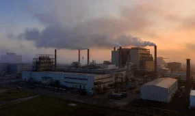 В Актау на МАЭКе двое рабочих получили химические ожоги при аварии