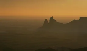 Автобусы с десятками туристов застряли в грязи у Бозжыры