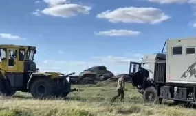 Автодом с туристами из Нидерландов застрял в Баянауле