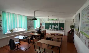 Жамбылда жұрт апатты деп танылған мектепке балаларын жіберуге қорқады