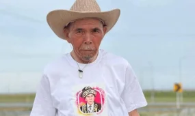 76 жастағы ақсақал 53 күннің ішінде Парижге жаяу жетті