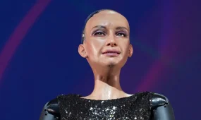 Робот на сцене: София выступила с оркестром и удивила публику (ВИДЕО)
