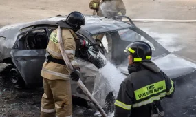 Автомобиль сгорел на улице в Жезказгане (ВИДЕО)