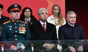 Токаев посетил военный парад в Москве