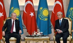 Глава государства Касым-Жомарт Токаев и Президент Турции Реджеп Тайип Эрдоган провели переговоры в узком составе