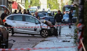 Восемь человек ранены при наезде машины в Италии
